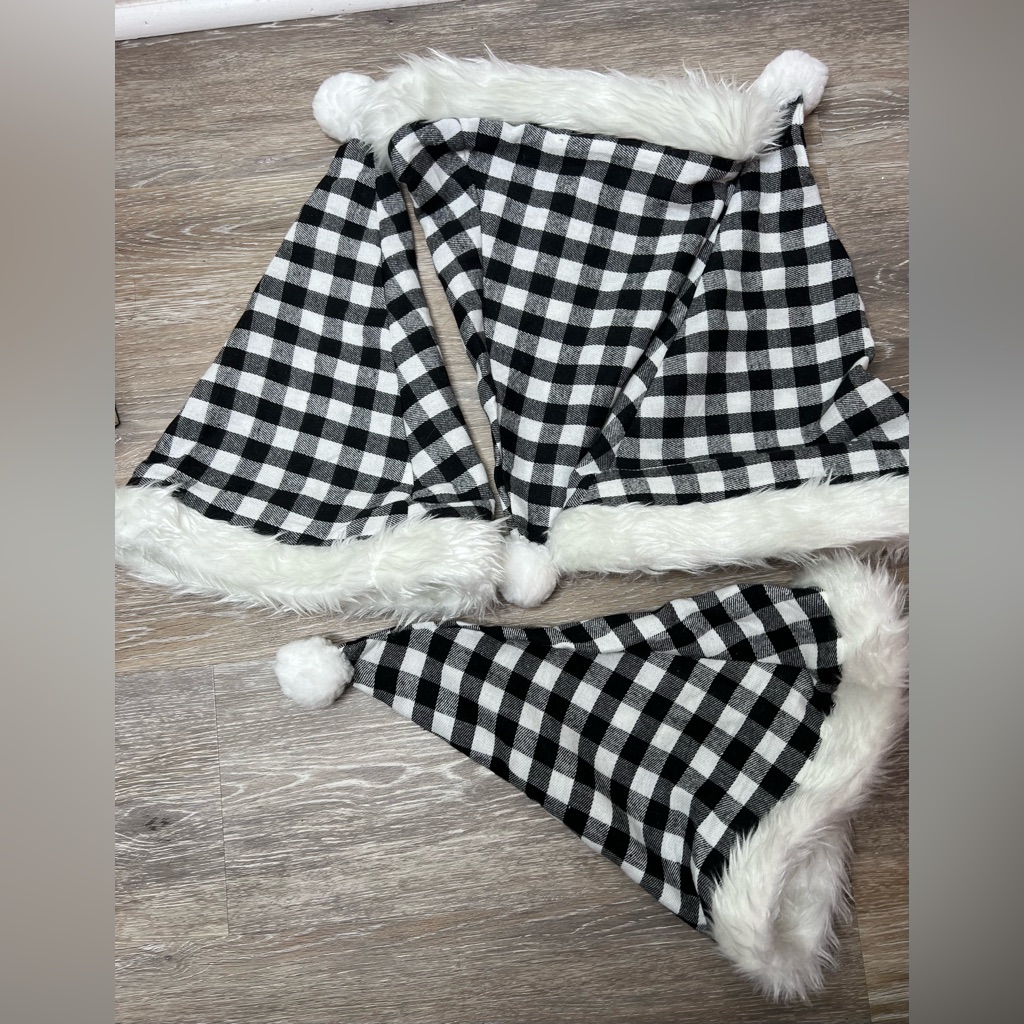 Brand New - Set Of 4 Buffalo Plaid Holiday Hats